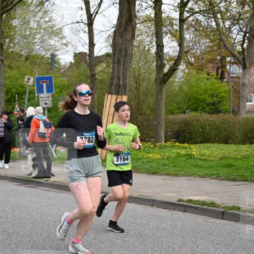 12.04.2026 - 45. Internationalen Wilhelmsburger Insellauf J. Mangold http://msf.ph/oto/9512220 12.04.2026 13:05:24 Ziel 3817, 5580, 2433, 5102, 5295, 3025, 3030, 5476, 4105, 3934, 5597, 5249, 5263, 5414, 4126, 3782, 3164, 4452, 4775, 5486, 4619, 3316, 4219, 5848, 2922, 3032, 4391, 5323, 4432 meine-sportfotos.de