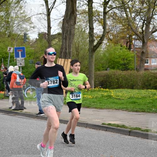 12.04.2026 - 45. Internationalen Wilhelmsburger Insellauf J. Mangold http://msf.ph/oto/9512221 12.04.2026 13:05:24 Ziel 3817, 5580, 2433, 5102, 5295, 3025, 3030, 5476, 4105, 3934, 5597, 5249, 5263, 5414, 4126, 3782, 3164, 4452, 4775, 5486, 4619, 3316, 4219, 5848, 2922, 3032, 4391, 5323, 4432 meine-sportfotos.de