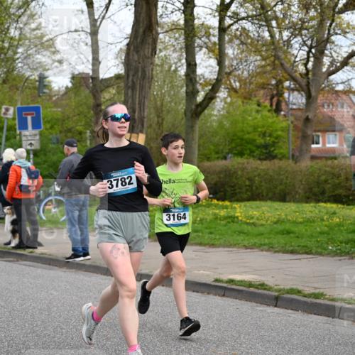 12.04.2026 - 45. Internationalen Wilhelmsburger Insellauf J. Mangold http://msf.ph/oto/9512222 12.04.2026 13:05:24 Ziel 3817, 5580, 2433, 5102, 5295, 3025, 3030, 5476, 4105, 3934, 5597, 5249, 5263, 5414, 4126, 3782, 3164, 4452, 4775, 5486, 4619, 3316, 4219, 5848, 2922, 3032, 4391, 5323, 4432 meine-sportfotos.de