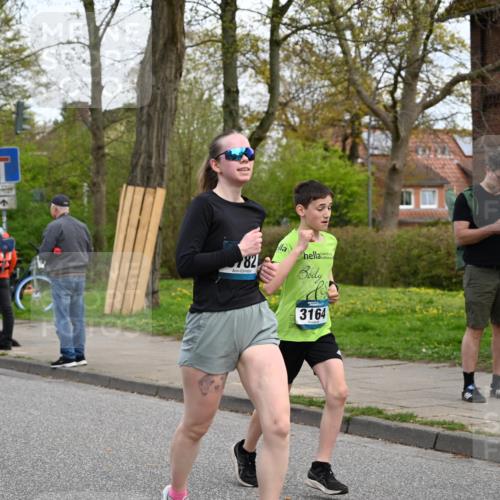 12.04.2026 - 45. Internationalen Wilhelmsburger Insellauf J. Mangold http://msf.ph/oto/9512225 12.04.2026 13:05:24 Ziel 3817, 5580, 2433, 5102, 5295, 3025, 3030, 5476, 4105, 3934, 5597, 5249, 5263, 5414, 4126, 3782, 3164, 4452, 4775, 5486, 4619, 3316, 4219, 5848, 2922, 3032, 4391, 5323, 4432 meine-sportfotos.de