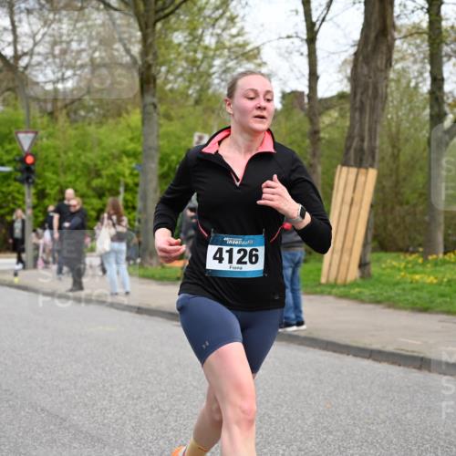 12.04.2026 - 45. Internationalen Wilhelmsburger Insellauf J. Mangold http://msf.ph/oto/9512246 12.04.2026 13:05:27 Ziel 5580, 2433, 5102, 5295, 3025, 3030, 5476, 4105, 3934, 5597, 5249, 5263, 5414, 4126, 3782, 3164, 4452, 4775, 5486, 4619, 3316, 4219, 5848, 2922, 3032, 4391, 5323, 4432, 4236, 5677 meine-sportfotos.de