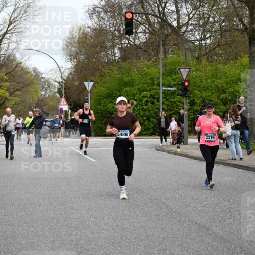 12.04.2026 - 45. Internationalen Wilhelmsburger Insellauf J. Mangold http://msf.ph/oto/9512252 12.04.2026 13:05:30 Ziel 5102, 5295, 3025, 3030, 5476, 4105, 3934, 5597, 5249, 5263, 5414, 4126, 3782, 3164, 4452, 4775, 5486, 4619, 3316, 4219, 4219, 5848, 2922, 3032, 4391, 5323, 4432, 4236, 5677, 4507, 4638 meine-sportfotos.de