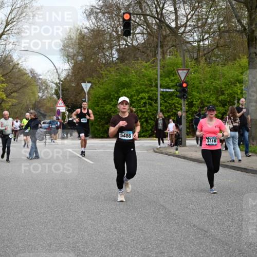 12.04.2026 - 45. Internationalen Wilhelmsburger Insellauf J. Mangold http://msf.ph/oto/9512253 12.04.2026 13:05:30 Ziel 5102, 5295, 3025, 3030, 5476, 4105, 3934, 5597, 5249, 5263, 5414, 4126, 3782, 3164, 4452, 4775, 5486, 4619, 3316, 4219, 4219, 5848, 2922, 3032, 4391, 5323, 4432, 4236, 5677, 4507, 4638 meine-sportfotos.de
