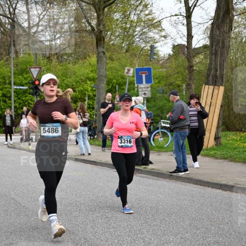 12.04.2026 - 45. Internationalen Wilhelmsburger Insellauf J. Mangold http://msf.ph/oto/9512261 12.04.2026 13:05:31 Ziel 5295, 3025, 3030, 5476, 4105, 3934, 5597, 5249, 5263, 5414, 4126, 3782, 3164, 4452, 4775, 5486, 4619, 3316, 4219, 5848, 2922, 3032, 4391, 5323, 4432, 4236, 5677, 4507, 4638, 4010, 4011, 5719 meine-sportfotos.de
