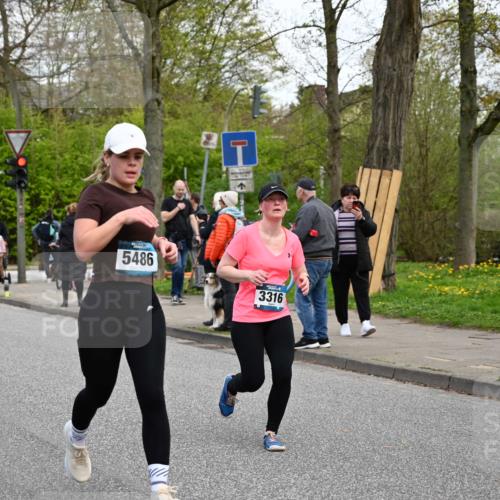 12.04.2026 - 45. Internationalen Wilhelmsburger Insellauf J. Mangold http://msf.ph/oto/9512265 12.04.2026 13:05:31 Ziel 5295, 3025, 3030, 5476, 4105, 3934, 5597, 5249, 5263, 5414, 4126, 3782, 3164, 4452, 4775, 5486, 4619, 3316, 4219, 5848, 2922, 3032, 4391, 5323, 4432, 4236, 5677, 4507, 4638, 4010, 4011, 5719 meine-sportfotos.de