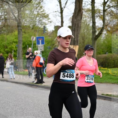 12.04.2026 - 45. Internationalen Wilhelmsburger Insellauf J. Mangold http://msf.ph/oto/9512269 12.04.2026 13:05:32 Ziel 3025, 3030, 5476, 4105, 3934, 5597, 5249, 5263, 5414, 4126, 3782, 3164, 4452, 4775, 5486, 4619, 3316, 4219, 5848, 5848, 2922, 3032, 3032, 4391, 5323, 4432, 4236, 5677, 4507, 4638, 4010, 4011, 5719, 4092 meine-sportfotos.de