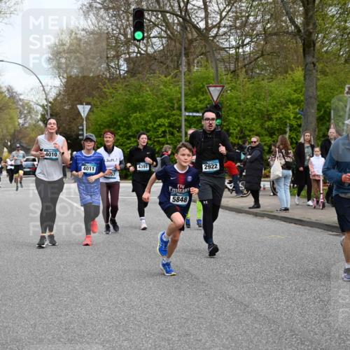 12.04.2026 - 45. Internationalen Wilhelmsburger Insellauf J. Mangold http://msf.ph/oto/9512328 12.04.2026 13:05:45 Ziel 4126, 3782, 3164, 4452, 4775, 5486, 4619, 3316, 4219, 5848, 2922, 3032, 4391, 5323, 4432, 4236, 5677, 4507, 4638, 4010, 4011, 5719, 4092, 4819, 5588, 2335, 4819, 5588, 2335, 4897, 2584, 3591, 5859, 4657, 4006, 5218, 4133, 3264, 4091, 3278, 3877, 3943, 3804 meine-sportfotos.de