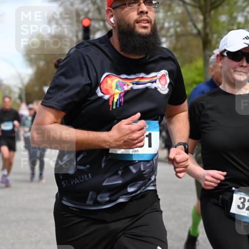 12.04.2026 - 45. Internationalen Wilhelmsburger Insellauf J. Mangold http://msf.ph/oto/9512454 12.04.2026 13:06:05 Ziel 2922, 3032, 4391, 5323, 4432, 4236, 5677, 4507, 4638, 4010, 4011, 5719, 4092, 4819, 5588, 2335, 4897, 2584, 3591, 5859, 4657, 4006, 5218, 4133, 3264, 3264, 4091, 3278, 3877, 3943, 3804, 3270, 2008, 3611, 5210, 4234, 4705, 4234, 4705, 4745, 3869, 3866, 2536, 4510, 4078, 4641, 4821, 4408, 3862, 4248, 4044, 5354, 5587, 4122, 5665, 4280, 5132, 5203, 4496 meine-sportfotos.de