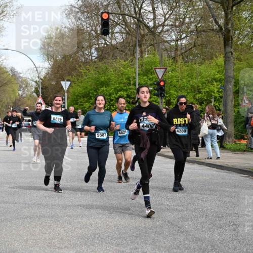 12.04.2026 - 45. Internationalen Wilhelmsburger Insellauf J. Mangold http://msf.ph/oto/9512530 12.04.2026 13:06:20 Ziel 4010, 4011, 5719, 4092, 4819, 5588, 2335, 4897, 2584, 3591, 5859, 4657, 4006, 5218, 4133, 3264, 4091, 3278, 3877, 3943, 3804, 3270, 2008, 3611, 5210, 4234, 4705, 4745, 3869, 3866, 2536, 4510, 4078, 4641, 4821, 4408, 3862, 4248, 4408, 3862, 4248, 4044, 5354, 5587, 4122, 5665, 4280, 5132, 5203, 4496, 2804, 4479, 4114, 4173, 4729, 4273, 3292, 5510 meine-sportfotos.de