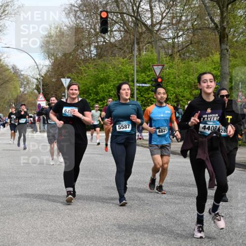 12.04.2026 - 45. Internationalen Wilhelmsburger Insellauf J. Mangold http://msf.ph/oto/9512534 12.04.2026 13:06:21 Ziel 4092, 4819, 5588, 2335, 4897, 2584, 3591, 5859, 4657, 4006, 5218, 4133, 3264, 4091, 3278, 3877, 3943, 3804, 3270, 2008, 3611, 5210, 4234, 4705, 4745, 3869, 3866, 2536, 4510, 4078, 4641, 4821, 4408, 3862, 4248, 4044, 5354, 5587, 4122, 5665, 4280, 5132, 5203, 4496, 2804, 4479, 4114, 4114, 4173, 4729, 4273, 3292, 5510, 4885 meine-sportfotos.de