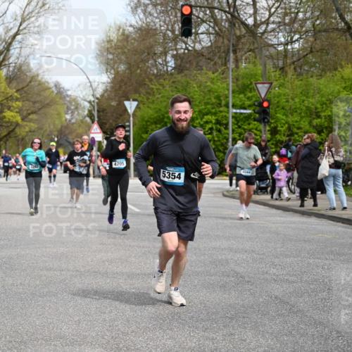 12.04.2026 - 45. Internationalen Wilhelmsburger Insellauf J. Mangold http://msf.ph/oto/9512551 12.04.2026 13:06:24 Ziel 5859, 4657, 4006, 5218, 4133, 3264, 4091, 3278, 3877, 3943, 3804, 3270, 2008, 3611, 5210, 4234, 4705, 4745, 3869, 3866, 2536, 4510, 4078, 4641, 4821, 4408, 3862, 4248, 4044, 5354, 5587, 4122, 5665, 4280, 5132, 5203, 4496, 2804, 4479, 4114, 4173, 4729, 4273, 3292, 5510, 4885 meine-sportfotos.de