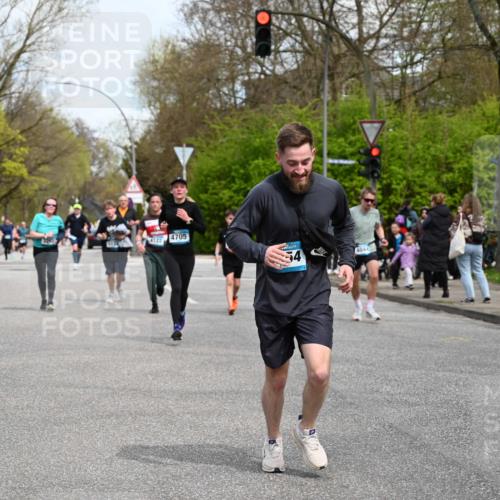 12.04.2026 - 45. Internationalen Wilhelmsburger Insellauf J. Mangold http://msf.ph/oto/9512553 12.04.2026 13:06:24 Ziel 5859, 4657, 4006, 5218, 4133, 3264, 4091, 3278, 3877, 3943, 3804, 3270, 2008, 3611, 5210, 4234, 4705, 4745, 3869, 3866, 2536, 4510, 4078, 4641, 4821, 4408, 3862, 4248, 4044, 5354, 5587, 4122, 5665, 4280, 5132, 5203, 4496, 2804, 4479, 4114, 4173, 4729, 4273, 3292, 5510, 4885 meine-sportfotos.de