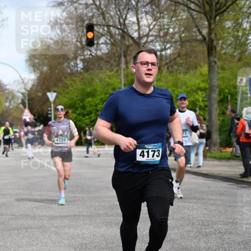 12.04.2026 - 45. Internationalen Wilhelmsburger Insellauf J. Mangold http://msf.ph/oto/9512638 12.04.2026 13:06:39 Ziel 4234, 4705, 4745, 3869, 3866, 2536, 4510, 4078, 4641, 4821, 4408, 3862, 4248, 4044, 5354, 5587, 4122, 5665, 4280, 5132, 5203, 4496, 2804, 4479, 4114, 4173, 4729, 4273, 3292, 5510, 4885, 4514, 4138, 4764, 4665, 5713, 5194, 5069, 5076, 4723, 4724, 2943, 4722, 5202, 4094, 3672, 5497, 5499, 5461 meine-sportfotos.de