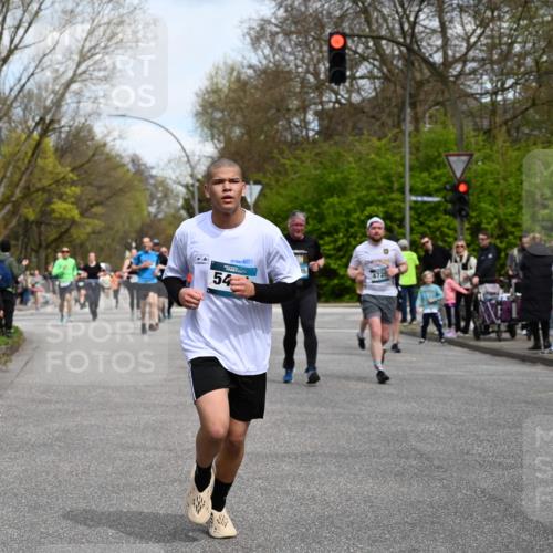 12.04.2026 - 45. Internationalen Wilhelmsburger Insellauf J. Mangold http://msf.ph/oto/9512962 12.04.2026 13:07:32 Ziel 5078, 2925, 5226, 2745, 5028, 5148, 3641, 5426, 5216, 5431, 5425, 5735, 5401, 2728, 2478, 2477, 5564, 4437, 4436, 2421, 2421, 4676, 3868, 4405, 4725, 4416, 3970, 4795, 3120, 5103, 4845, 5320, 5568, 4161, 5753, 4218, 4199, 5220, 3070, 4736, 4149, 4912 meine-sportfotos.de