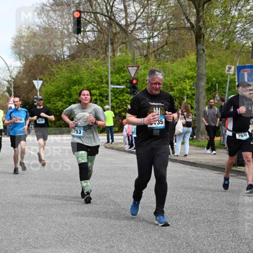 12.04.2026 - 45. Internationalen Wilhelmsburger Insellauf J. Mangold http://msf.ph/oto/9512992 12.04.2026 13:07:36 Ziel 5226, 2745, 5028, 5148, 3641, 5426, 5216, 5431, 5425, 5735, 5401, 2728, 2478, 2477, 5564, 4437, 4436, 2421, 4676, 3868, 4405, 4725, 4416, 3970, 4795, 4795, 3120, 5103, 4845, 5320, 5568, 4161, 5753, 4218, 4199, 5220, 3070, 4736, 4149, 4912, 4300, 3135, 3795 meine-sportfotos.de