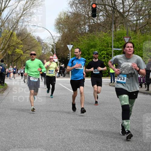 12.04.2026 - 45. Internationalen Wilhelmsburger Insellauf J. Mangold http://msf.ph/oto/9513004 12.04.2026 13:07:38 Ziel 5148, 3641, 5426, 5216, 5431, 5425, 5735, 5401, 2728, 2478, 2477, 5564, 4437, 4436, 2421, 4676, 3868, 4405, 4725, 4416, 3970, 4795, 3120, 5103, 4845, 5320, 5568, 4161, 5753, 4218, 4199, 5220, 3070, 4736, 4149, 4912, 4300, 3135, 3795, 5215, 4940 meine-sportfotos.de