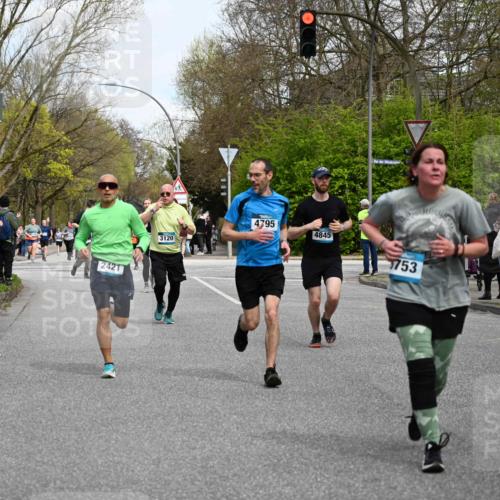 12.04.2026 - 45. Internationalen Wilhelmsburger Insellauf J. Mangold http://msf.ph/oto/9513005 12.04.2026 13:07:38 Ziel 5148, 3641, 5426, 5216, 5431, 5425, 5735, 5401, 2728, 2478, 2477, 5564, 4437, 4436, 2421, 4676, 3868, 4405, 4725, 4416, 3970, 4795, 3120, 5103, 4845, 5320, 5568, 4161, 5753, 4218, 4199, 5220, 3070, 4736, 4149, 4912, 4300, 3135, 3795, 5215, 4940 meine-sportfotos.de
