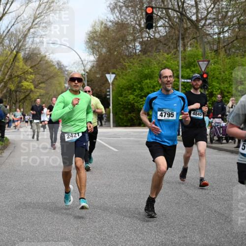 12.04.2026 - 45. Internationalen Wilhelmsburger Insellauf J. Mangold http://msf.ph/oto/9513015 12.04.2026 13:07:38 Ziel 5148, 3641, 5426, 5216, 5431, 5425, 5735, 5401, 2728, 2478, 2477, 5564, 4437, 4436, 2421, 4676, 3868, 4405, 4725, 4416, 3970, 4795, 3120, 5103, 4845, 5320, 5568, 4161, 5753, 4218, 4199, 5220, 3070, 4736, 4149, 4912, 4300, 3135, 3795, 5215, 4940 meine-sportfotos.de