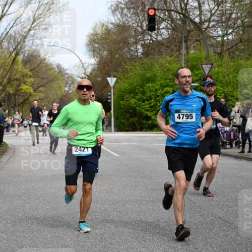 12.04.2026 - 45. Internationalen Wilhelmsburger Insellauf J. Mangold http://msf.ph/oto/9513017 12.04.2026 13:07:39 Ziel 3641, 5426, 5216, 5431, 5425, 5735, 5401, 2728, 2478, 2477, 5564, 4437, 4436, 2421, 4676, 3868, 4405, 4725, 4416, 3970, 4795, 3120, 5103, 4845, 3120, 5103, 4845, 5320, 5568, 4161, 5753, 4218, 4199, 5220, 3070, 3070, 4736, 4149, 4912, 4300, 3135, 3795, 5215, 4940 meine-sportfotos.de