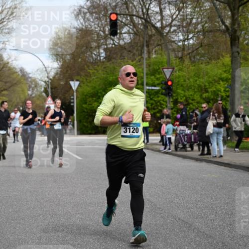 12.04.2026 - 45. Internationalen Wilhelmsburger Insellauf J. Mangold http://msf.ph/oto/9513036 12.04.2026 13:07:41 Ziel 3641, 5426, 5216, 5431, 5425, 5735, 5401, 2728, 2478, 2477, 5564, 4437, 4436, 2421, 4676, 3868, 4405, 4725, 4416, 3970, 4795, 3120, 5103, 4845, 5320, 5320, 5568, 4161, 5753, 4218, 4199, 5220, 3070, 4736, 4736, 4149, 4912, 4300, 3135, 3795, 5215, 4940 meine-sportfotos.de