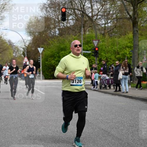 12.04.2026 - 45. Internationalen Wilhelmsburger Insellauf J. Mangold http://msf.ph/oto/9513037 12.04.2026 13:07:41 Ziel 3641, 5426, 5216, 5431, 5425, 5735, 5401, 2728, 2478, 2477, 5564, 4437, 4436, 2421, 4676, 3868, 4405, 4725, 4416, 3970, 4795, 3120, 5103, 4845, 5320, 5320, 5568, 4161, 5753, 4218, 4199, 5220, 3070, 4736, 4736, 4149, 4912, 4300, 3135, 3795, 5215, 4940 meine-sportfotos.de