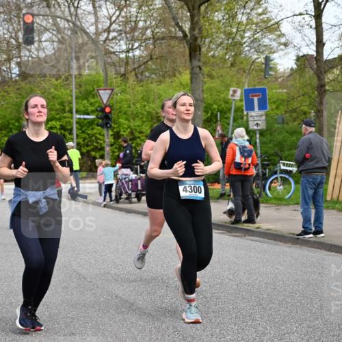 12.04.2026 - 45. Internationalen Wilhelmsburger Insellauf J. Mangold http://msf.ph/oto/9513059 12.04.2026 13:07:46 Ziel 5431, 5425, 5735, 5401, 2728, 2478, 2477, 5564, 4437, 4436, 2421, 4676, 3868, 4405, 4725, 4416, 3970, 4795, 3120, 5103, 4845, 5320, 5568, 4161, 5753, 4161, 5753, 4218, 4199, 5220, 3070, 4736, 4149, 4912, 4300, 3135, 3795, 5215, 4940, 4454, 4046, 4824, 5548, 5547, 4640, 5231 meine-sportfotos.de