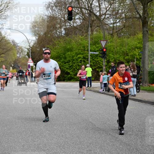12.04.2026 - 45. Internationalen Wilhelmsburger Insellauf J. Mangold http://msf.ph/oto/9513077 12.04.2026 13:07:49 Ziel 5735, 5401, 2728, 2478, 2477, 5564, 4437, 4436, 2421, 4676, 3868, 4405, 4725, 4416, 3970, 4795, 3120, 5103, 4845, 5320, 5568, 4161, 5753, 4218, 4199, 5220, 5220, 3070, 4736, 4149, 4912, 4300, 3135, 3795, 5215, 5215, 4940, 4454, 4046, 4824, 5548, 5547, 4640, 5231, 5306 meine-sportfotos.de