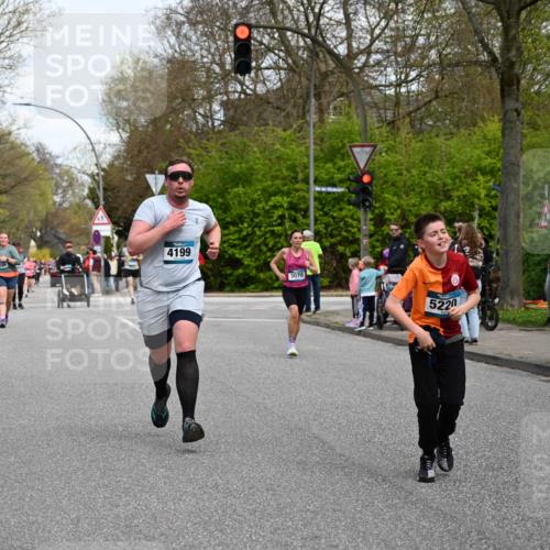 12.04.2026 - 45. Internationalen Wilhelmsburger Insellauf J. Mangold http://msf.ph/oto/9513079 12.04.2026 13:07:49 Ziel 5735, 5401, 2728, 2478, 2477, 5564, 4437, 4436, 2421, 4676, 3868, 4405, 4725, 4416, 3970, 4795, 3120, 5103, 4845, 5320, 5568, 4161, 5753, 4218, 4199, 5220, 5220, 3070, 4736, 4149, 4912, 4300, 3135, 3795, 5215, 5215, 4940, 4454, 4046, 4824, 5548, 5547, 4640, 5231, 5306 meine-sportfotos.de