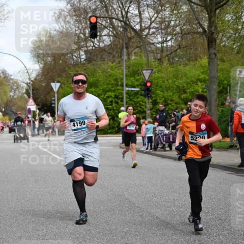 12.04.2026 - 45. Internationalen Wilhelmsburger Insellauf J. Mangold http://msf.ph/oto/9513085 12.04.2026 13:07:49 Ziel 5735, 5401, 2728, 2478, 2477, 5564, 4437, 4436, 2421, 4676, 3868, 4405, 4725, 4416, 3970, 4795, 3120, 5103, 4845, 5320, 5568, 4161, 5753, 4218, 4199, 5220, 5220, 3070, 4736, 4149, 4912, 4300, 3135, 3795, 5215, 5215, 4940, 4454, 4046, 4824, 5548, 5547, 4640, 5231, 5306 meine-sportfotos.de