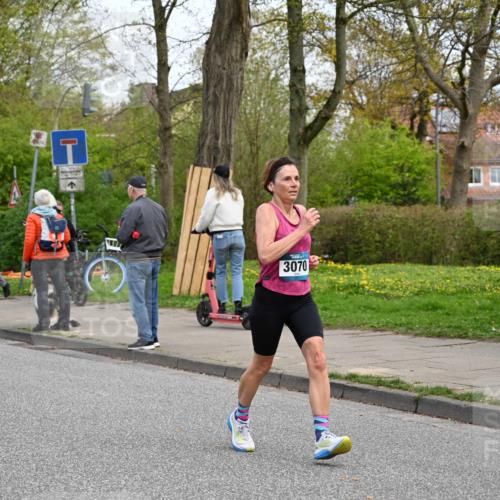 12.04.2026 - 45. Internationalen Wilhelmsburger Insellauf J. Mangold http://msf.ph/oto/9513107 12.04.2026 13:07:53 Ziel 2728, 2478, 2477, 5564, 4437, 4436, 2421, 4676, 3868, 4405, 4725, 4416, 3970, 4795, 3120, 5103, 4845, 5320, 5568, 4161, 5753, 4218, 4199, 5220, 3070, 4736, 4736, 4149, 4912, 4300, 3135, 3795, 5215, 4940, 4454, 4046, 4824, 5548, 5547, 4640, 5231, 5306, 3896, 4967 meine-sportfotos.de
