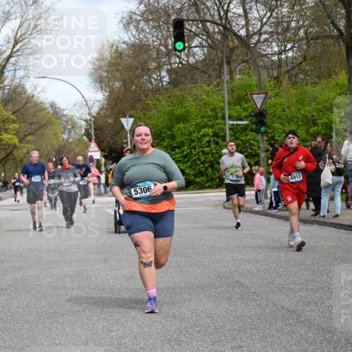 12.04.2026 - 45. Internationalen Wilhelmsburger Insellauf J. Mangold http://msf.ph/oto/9513130 12.04.2026 13:07:56 Ziel 2421, 4676, 3868, 4405, 4725, 4416, 3970, 4795, 3120, 5103, 4845, 5320, 5568, 4161, 5753, 4218, 4199, 5220, 3070, 4736, 4149, 4912, 4300, 3135, 3795, 5215, 4940, 4454, 4046, 4824, 5548, 5547, 4824, 5548, 5547, 4640, 5231, 5306, 3896, 4967, 2436, 2045 meine-sportfotos.de