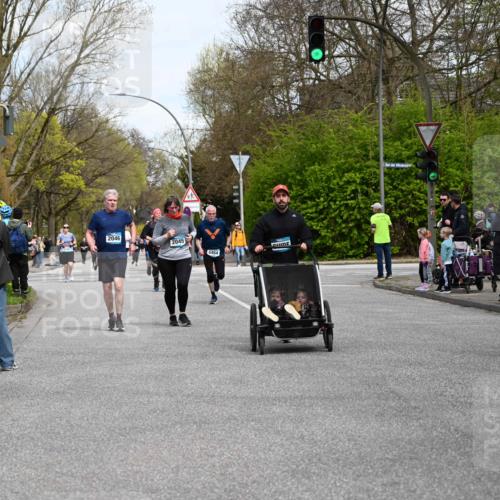 12.04.2026 - 45. Internationalen Wilhelmsburger Insellauf J. Mangold http://msf.ph/oto/9513146 12.04.2026 13:07:59 Ziel 4676, 3868, 4405, 4725, 4416, 3970, 4795, 3120, 5103, 4845, 5320, 5568, 4161, 5753, 4218, 4199, 5220, 3070, 4736, 4149, 4912, 4300, 3135, 3795, 5215, 4940, 4454, 4046, 4824, 5548, 5547, 4640, 5231, 5306, 5306, 3896, 4967, 2436, 2045, 3745, 2046, 4102, 5795 meine-sportfotos.de