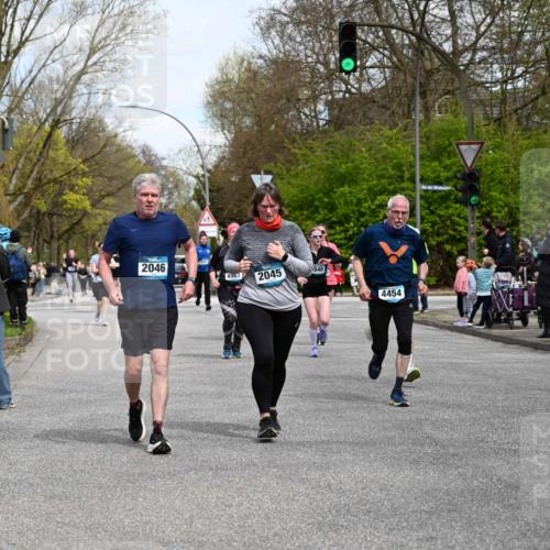 12.04.2026 - 45. Internationalen Wilhelmsburger Insellauf J. Mangold http://msf.ph/oto/9513169 12.04.2026 13:08:03 Ziel 3120, 5103, 4845, 5320, 5568, 4161, 5753, 4218, 4199, 5220, 3070, 4736, 4149, 4912, 4300, 3135, 3795, 5215, 4940, 4454, 4046, 4824, 5548, 5547, 4640, 5231, 5306, 3896, 4967, 2436, 2045, 3745, 2046, 4102, 5795, 4860, 5313 meine-sportfotos.de
