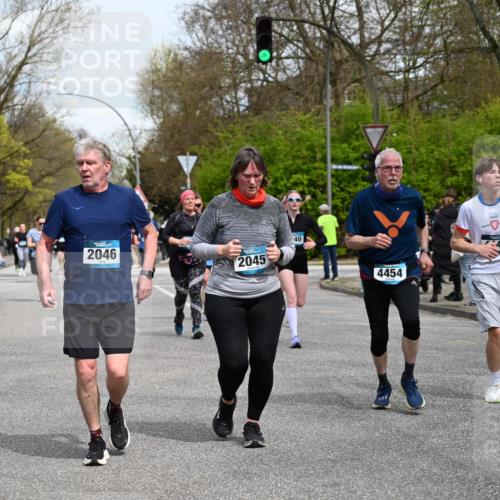 12.04.2026 - 45. Internationalen Wilhelmsburger Insellauf J. Mangold http://msf.ph/oto/9513177 12.04.2026 13:08:04 Ziel 3120, 5103, 4845, 5320, 5568, 4161, 5753, 4218, 4199, 5220, 3070, 4736, 4149, 4912, 4300, 3135, 3795, 5215, 4940, 4454, 4046, 4824, 5548, 5547, 4640, 5231, 5306, 3896, 4967, 2436, 2045, 3745, 2046, 4102, 5795, 4860, 5313 meine-sportfotos.de