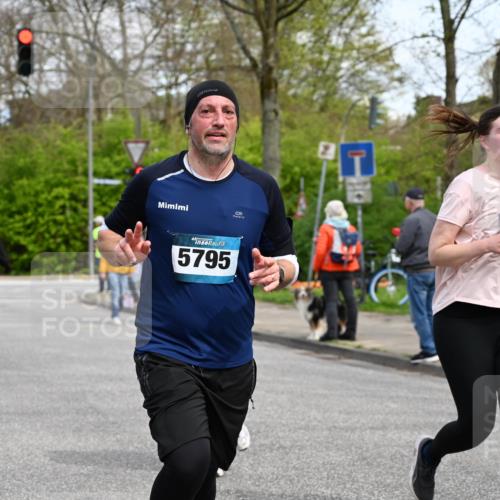 12.04.2026 - 45. Internationalen Wilhelmsburger Insellauf J. Mangold http://msf.ph/oto/9513293 12.04.2026 13:08:29 Ziel 4454, 4046, 4824, 5548, 5547, 4640, 5231, 5306, 3896, 4967, 2436, 2045, 3745, 2046, 4102, 5795, 4860, 5313, 5027, 5093, 5027, 5093, 5020, 4265, 3035, 5305, 4757, 4039, 4901, 5746, 2560, 5229, 5229, 2077, 2923, 4652, 2260, 3261, 5324, 3406, 3359, 2981, 5712, 3791, 4453, 4204 meine-sportfotos.de