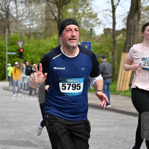 12.04.2026 - 45. Internationalen Wilhelmsburger Insellauf J. Mangold http://msf.ph/oto/9513296 12.04.2026 13:08:29 Ziel 4454, 4046, 4824, 5548, 5547, 4640, 5231, 5306, 3896, 4967, 2436, 2045, 3745, 2046, 4102, 5795, 4860, 5313, 5027, 5093, 5027, 5093, 5020, 4265, 3035, 5305, 4757, 4039, 4901, 5746, 2560, 5229, 5229, 2077, 2923, 4652, 2260, 3261, 5324, 3406, 3359, 2981, 5712, 3791, 4453, 4204 meine-sportfotos.de