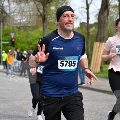 12.04.2026 - 45. Internationalen Wilhelmsburger Insellauf J. Mangold http://msf.ph/oto/9513297 12.04.2026 13:08:29 Ziel 4454, 4046, 4824, 5548, 5547, 4640, 5231, 5306, 3896, 4967, 2436, 2045, 3745, 2046, 4102, 5795, 4860, 5313, 5027, 5093, 5027, 5093, 5020, 4265, 3035, 5305, 4757, 4039, 4901, 5746, 2560, 5229, 5229, 2077, 2923, 4652, 2260, 3261, 5324, 3406, 3359, 2981, 5712, 3791, 4453, 4204 meine-sportfotos.de