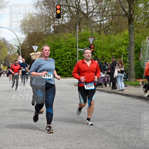 12.04.2026 - 45. Internationalen Wilhelmsburger Insellauf J. Mangold http://msf.ph/oto/9513340 12.04.2026 13:08:41 Ziel 4967, 2436, 2045, 3745, 2046, 4102, 5795, 4860, 5313, 5027, 5093, 5020, 4265, 3035, 5305, 4757, 4039, 4901, 5746, 2560, 5229, 5229, 2077, 2923, 4652, 2260, 3261, 5324, 3406, 3359, 2981, 5712, 3791, 4453, 4204, 4611, 2440, 2011, 5783, 4973, 4771, 5586, 5596, 4777 meine-sportfotos.de