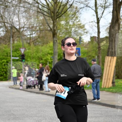 12.04.2026 - 45. Internationalen Wilhelmsburger Insellauf J. Mangold http://msf.ph/oto/9513363 12.04.2026 13:08:43 Ziel 2436, 2045, 3745, 2046, 4102, 5795, 4860, 5313, 5027, 5093, 5020, 4265, 3035, 5305, 4757, 4039, 4901, 5746, 2560, 5229, 2077, 2923, 4652, 2260, 3261, 5324, 3406, 3359, 2981, 5712, 3791, 4453, 4204, 4611, 2440, 2011, 5783, 4973, 4771, 5586, 5596, 4777 meine-sportfotos.de