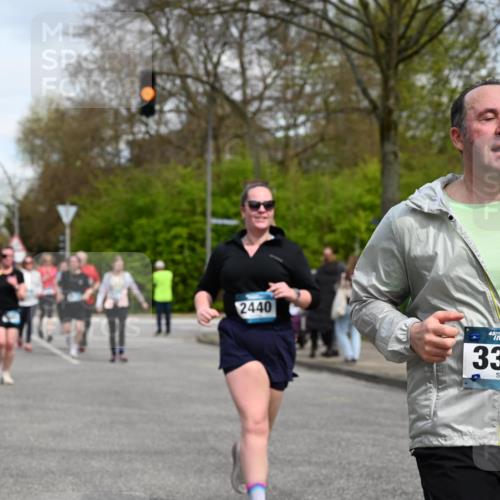 12.04.2026 - 45. Internationalen Wilhelmsburger Insellauf J. Mangold http://msf.ph/oto/9513417 12.04.2026 13:08:53 Ziel 5027, 5093, 5020, 4265, 3035, 5305, 4757, 4039, 4901, 5746, 2560, 5229, 2077, 2923, 4652, 2260, 3261, 5324, 3406, 3359, 2981, 5712, 3791, 4453, 4204, 4611, 2440, 2011, 5783, 4973, 4771, 5586, 5596, 4777, 4777, 5641, 5631, 4318, 4911, 4857, 3076, 5682, 5611, 5108 meine-sportfotos.de