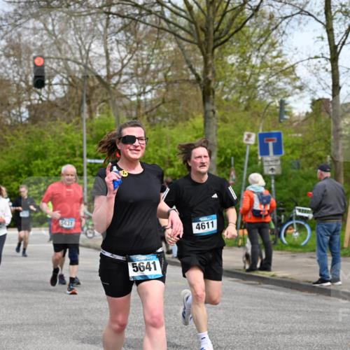 12.04.2026 - 45. Internationalen Wilhelmsburger Insellauf J. Mangold http://msf.ph/oto/9513445 12.04.2026 13:08:58 Ziel 4757, 4039, 4901, 5746, 2560, 5229, 2077, 2923, 4652, 2260, 3261, 5324, 3406, 3359, 2981, 5712, 3791, 4453, 4204, 4611, 2440, 2011, 5783, 4973, 4771, 5586, 5596, 4777, 5641, 5631, 5631, 4318, 4911, 4857, 3076, 5682, 5611, 5108, 4288, 5190, 3121, 2337 meine-sportfotos.de