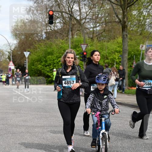12.04.2026 - 45. Internationalen Wilhelmsburger Insellauf J. Mangold http://msf.ph/oto/9513489 12.04.2026 13:09:04 Ziel 2560, 5229, 2077, 2923, 4652, 2260, 3261, 5324, 3406, 3359, 2981, 5712, 3791, 4453, 4204, 4611, 2440, 2011, 5783, 4973, 4771, 5586, 5596, 5586, 5596, 4777, 5641, 5631, 4318, 4911, 4857, 3076, 5682, 5611, 5611, 5108, 4288, 5190, 3121, 2337, 3056, 2688, 4776, 2689, 5095, 3571, 5760, 3019, 3440 meine-sportfotos.de