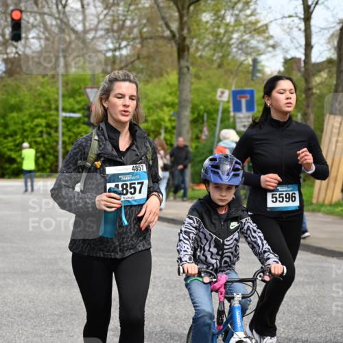 12.04.2026 - 45. Internationalen Wilhelmsburger Insellauf J. Mangold http://msf.ph/oto/9513501 12.04.2026 13:09:05 Ziel 5229, 2077, 2923, 4652, 2260, 3261, 5324, 3406, 3359, 2981, 5712, 3791, 4453, 4204, 4611, 2440, 2011, 5783, 4973, 4771, 5586, 5596, 4777, 4777, 5641, 5631, 4318, 4911, 4857, 3076, 5682, 5611, 5108, 5108, 4288, 5190, 3121, 2337, 3056, 2688, 4776, 2689, 5095, 3571, 5760, 3019, 3440, 5761 meine-sportfotos.de