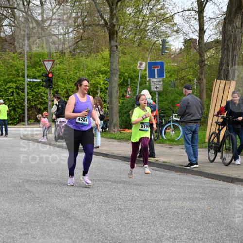 12.04.2026 - 45. Internationalen Wilhelmsburger Insellauf J. Mangold http://msf.ph/oto/9513530 12.04.2026 13:09:16 Ziel 4453, 4204, 4611, 2440, 2011, 5783, 4973, 4771, 5586, 5596, 4777, 5641, 5631, 4318, 4911, 4857, 3076, 5682, 5611, 5611, 5108, 4288, 5190, 3121, 2337, 3056, 2688, 4776, 2689, 5095, 3571, 5760, 3019, 3440, 5760, 3019, 3440, 5761, 4335, 3807, 4794, 2687, 5090, 5256 meine-sportfotos.de