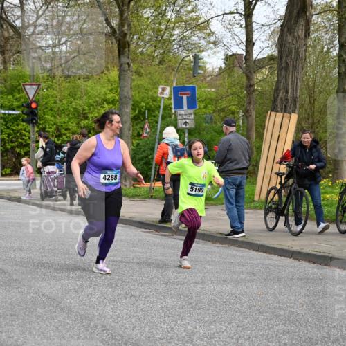 12.04.2026 - 45. Internationalen Wilhelmsburger Insellauf J. Mangold http://msf.ph/oto/9513533 12.04.2026 13:09:17 Ziel 4611, 2440, 2011, 5783, 4973, 4771, 5586, 5596, 4777, 5641, 5631, 4318, 4911, 4857, 3076, 5682, 5611, 5108, 5108, 4288, 5190, 3121, 2337, 3056, 2688, 4776, 2689, 5095, 3571, 5760, 3019, 3440, 5761, 5761, 4335, 3807, 4794, 2687, 5090, 5256, 4419, 5454 meine-sportfotos.de