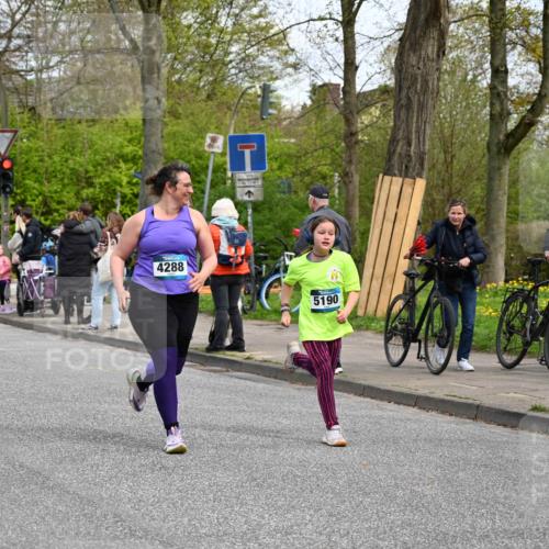 12.04.2026 - 45. Internationalen Wilhelmsburger Insellauf J. Mangold http://msf.ph/oto/9513536 12.04.2026 13:09:17 Ziel 4611, 2440, 2011, 5783, 4973, 4771, 5586, 5596, 4777, 5641, 5631, 4318, 4911, 4857, 3076, 5682, 5611, 5108, 5108, 4288, 5190, 3121, 2337, 3056, 2688, 4776, 2689, 5095, 3571, 5760, 3019, 3440, 5761, 5761, 4335, 3807, 4794, 2687, 5090, 5256, 4419, 5454 meine-sportfotos.de