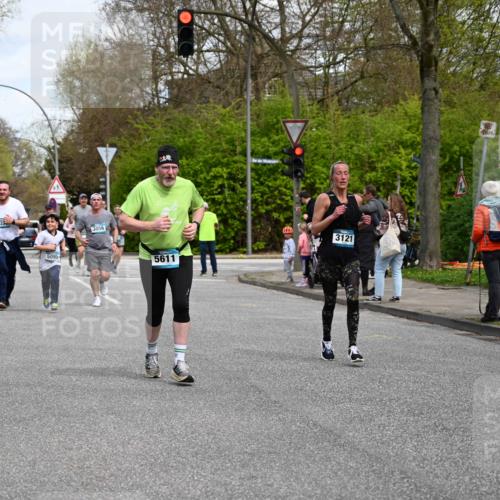 12.04.2026 - 45. Internationalen Wilhelmsburger Insellauf J. Mangold http://msf.ph/oto/9513561 12.04.2026 13:09:21 Ziel 2011, 5783, 4973, 4771, 5586, 5596, 4777, 5641, 5631, 4318, 4911, 4857, 3076, 5682, 5611, 5108, 4288, 5190, 3121, 2337, 2337, 3056, 2688, 4776, 2689, 5095, 3571, 5760, 3019, 3440, 5761, 4335, 3807, 4794, 2687, 5090, 5256, 4419, 5454, 5624, 5005, 3557, 3729 meine-sportfotos.de