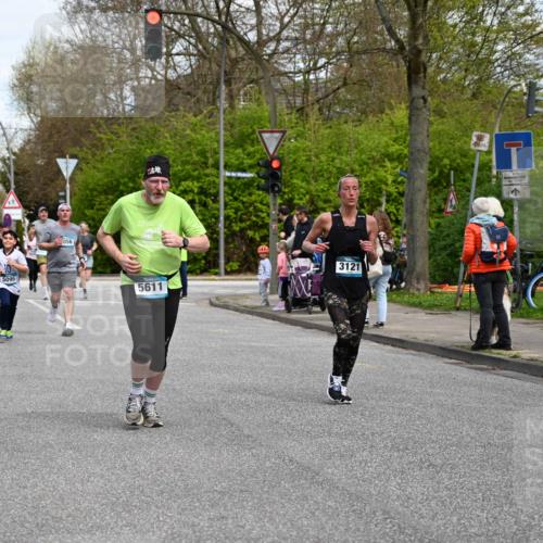 12.04.2026 - 45. Internationalen Wilhelmsburger Insellauf J. Mangold http://msf.ph/oto/9513564 12.04.2026 13:09:21 Ziel 2011, 5783, 4973, 4771, 5586, 5596, 4777, 5641, 5631, 4318, 4911, 4857, 3076, 5682, 5611, 5108, 4288, 5190, 3121, 2337, 2337, 3056, 2688, 4776, 2689, 5095, 3571, 5760, 3019, 3440, 5761, 4335, 3807, 4794, 2687, 5090, 5256, 4419, 5454, 5624, 5005, 3557, 3729 meine-sportfotos.de