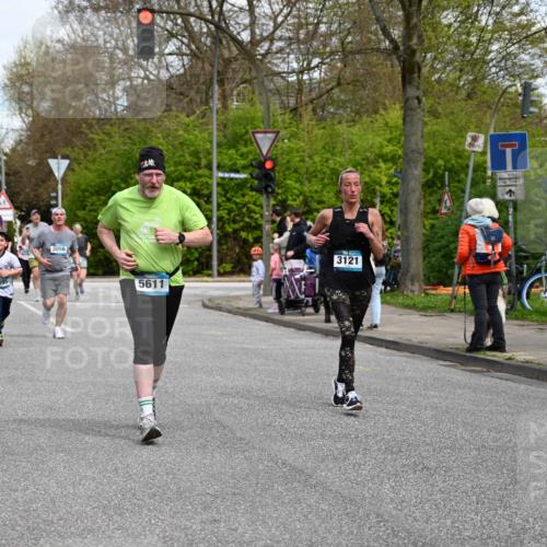 12.04.2026 - 45. Internationalen Wilhelmsburger Insellauf J. Mangold http://msf.ph/oto/9513565 12.04.2026 13:09:21 Ziel 2011, 5783, 4973, 4771, 5586, 5596, 4777, 5641, 5631, 4318, 4911, 4857, 3076, 5682, 5611, 5108, 4288, 5190, 3121, 2337, 2337, 3056, 2688, 4776, 2689, 5095, 3571, 5760, 3019, 3440, 5761, 4335, 3807, 4794, 2687, 5090, 5256, 4419, 5454, 5624, 5005, 3557, 3729 meine-sportfotos.de