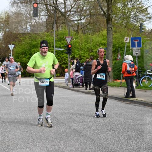 12.04.2026 - 45. Internationalen Wilhelmsburger Insellauf J. Mangold http://msf.ph/oto/9513568 12.04.2026 13:09:21 Ziel 2011, 5783, 4973, 4771, 5586, 5596, 4777, 5641, 5631, 4318, 4911, 4857, 3076, 5682, 5611, 5108, 4288, 5190, 3121, 2337, 2337, 3056, 2688, 4776, 2689, 5095, 3571, 5760, 3019, 3440, 5761, 4335, 3807, 4794, 2687, 5090, 5256, 4419, 5454, 5624, 5005, 3557, 3729 meine-sportfotos.de